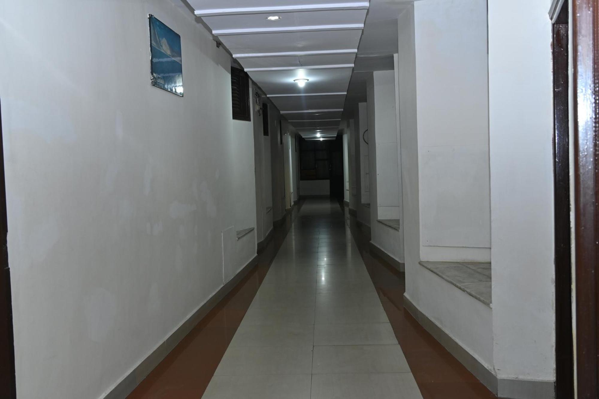 Hotel Sitara International Manāli Extérieur photo