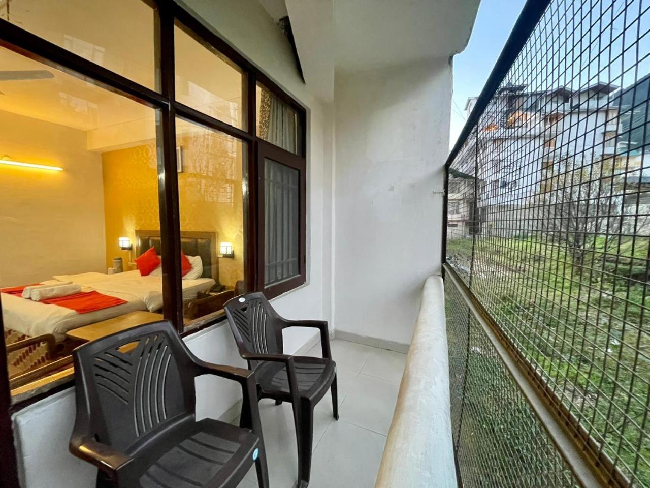 Hotel Sitara International Manāli Extérieur photo