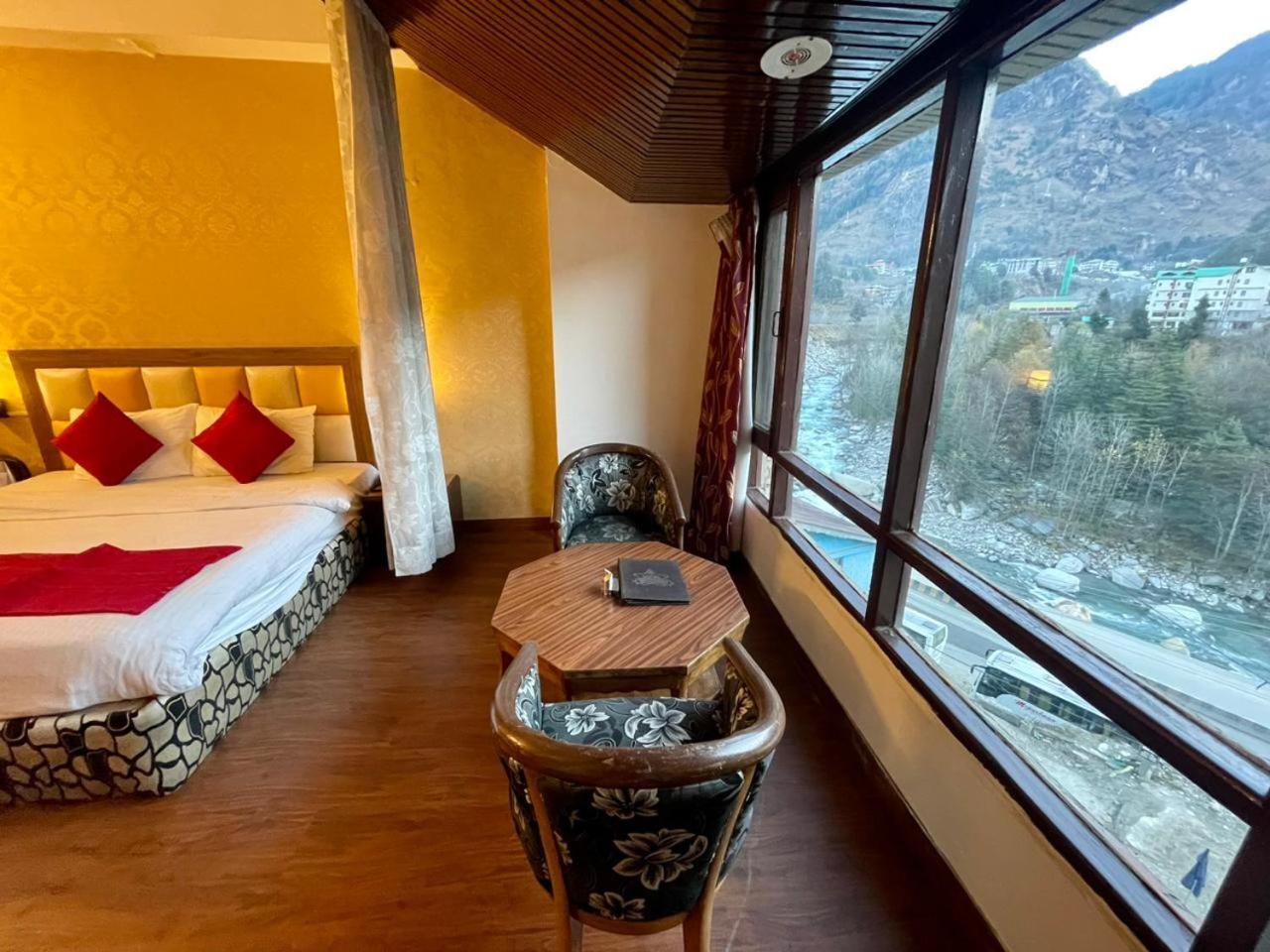 Hotel Sitara International Manāli Extérieur photo