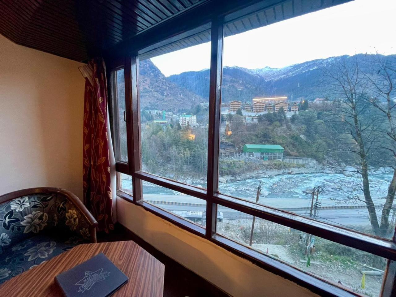 Hotel Sitara International Manāli Extérieur photo