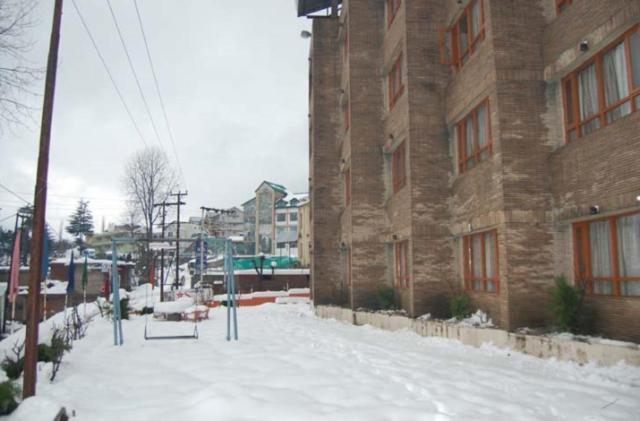 Hotel Sitara International Manāli Extérieur photo
