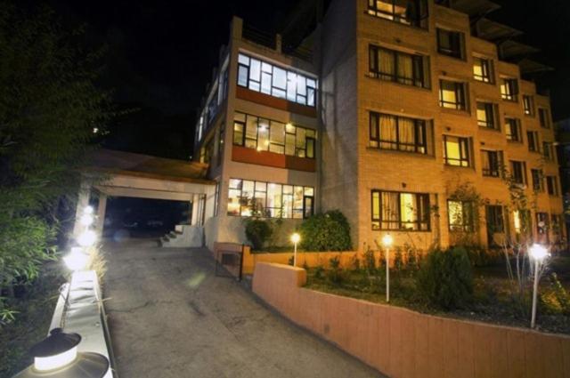 Hotel Sitara International Manāli Extérieur photo