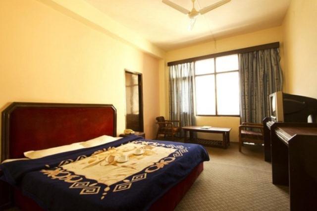 Hotel Sitara International Manāli Extérieur photo