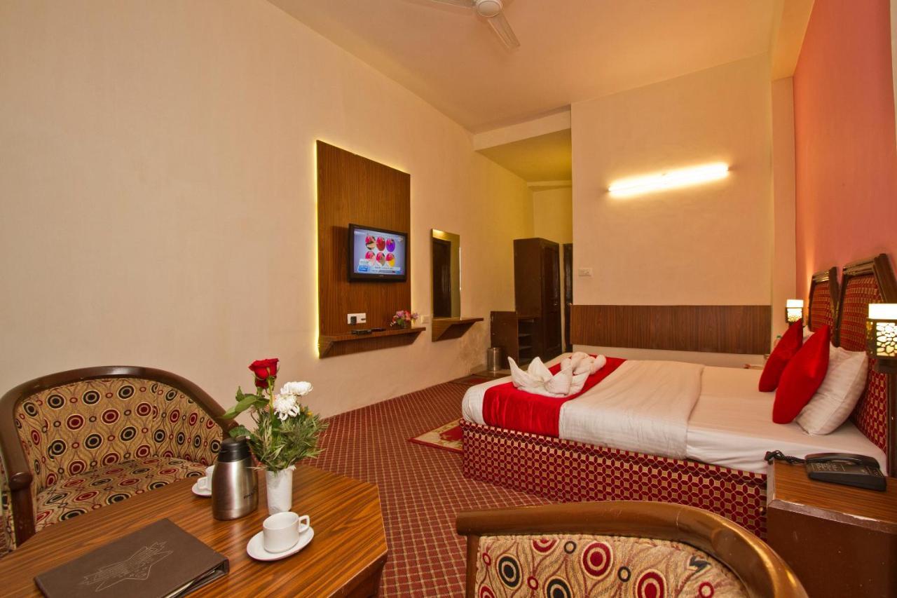 Hotel Sitara International Manāli Extérieur photo