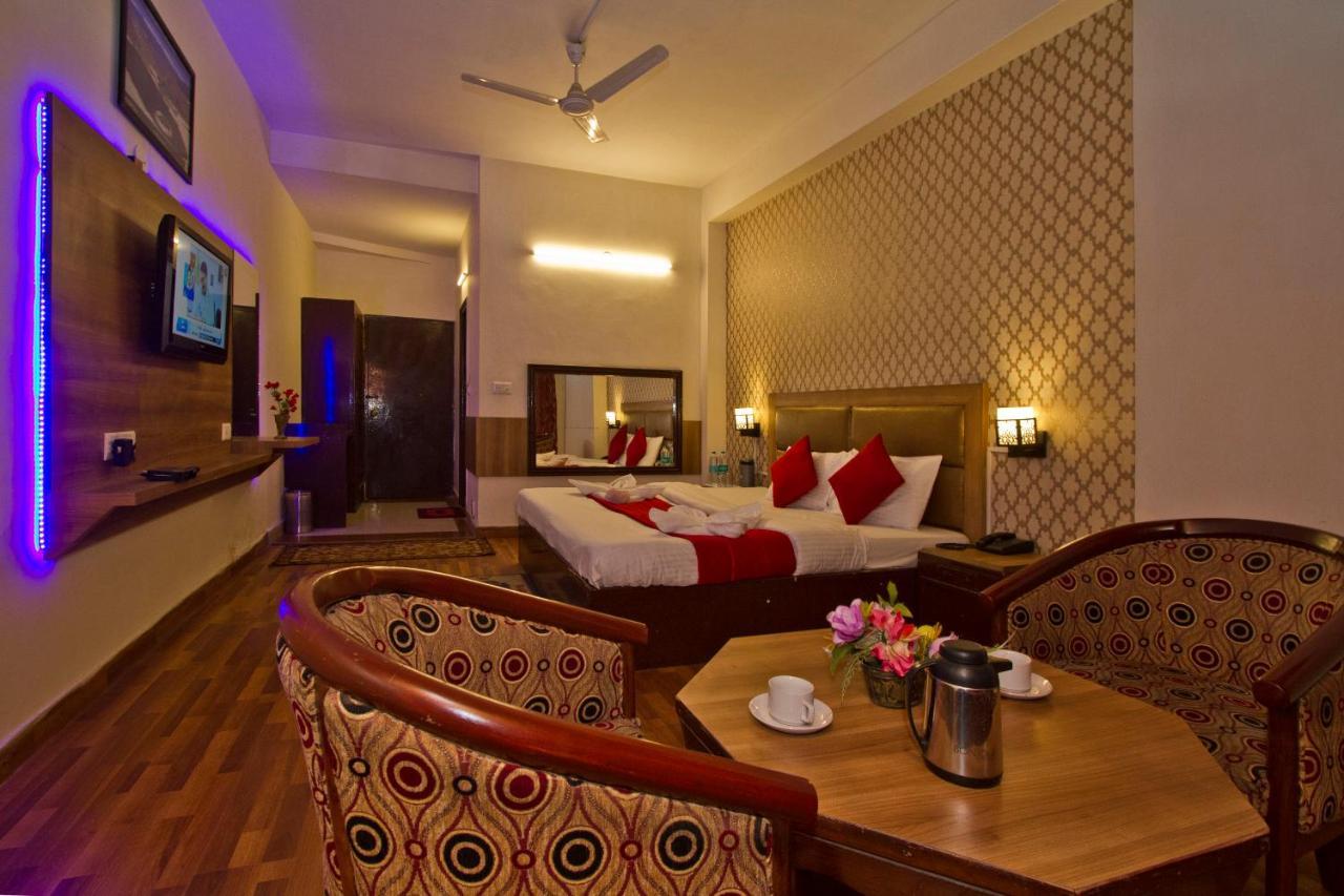 Hotel Sitara International Manāli Extérieur photo