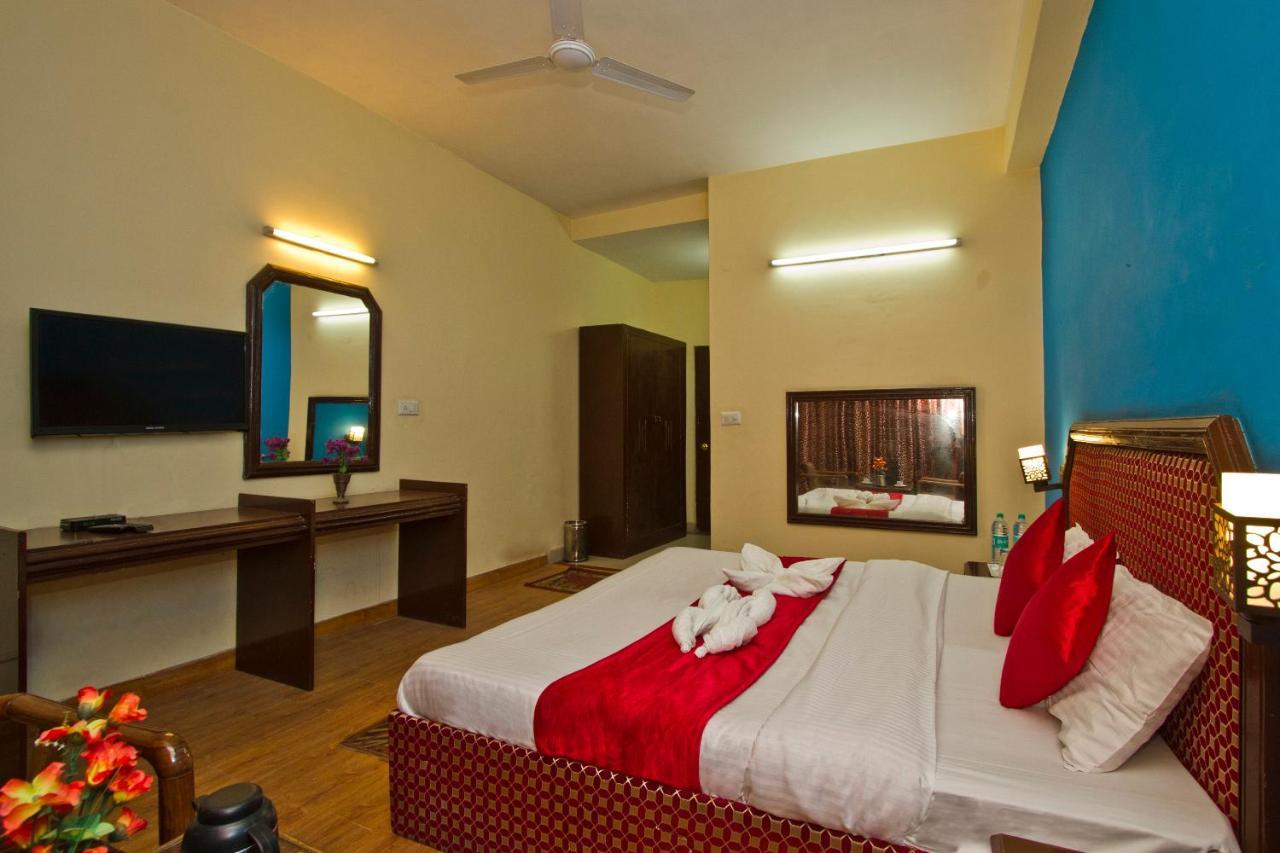 Hotel Sitara International Manāli Extérieur photo