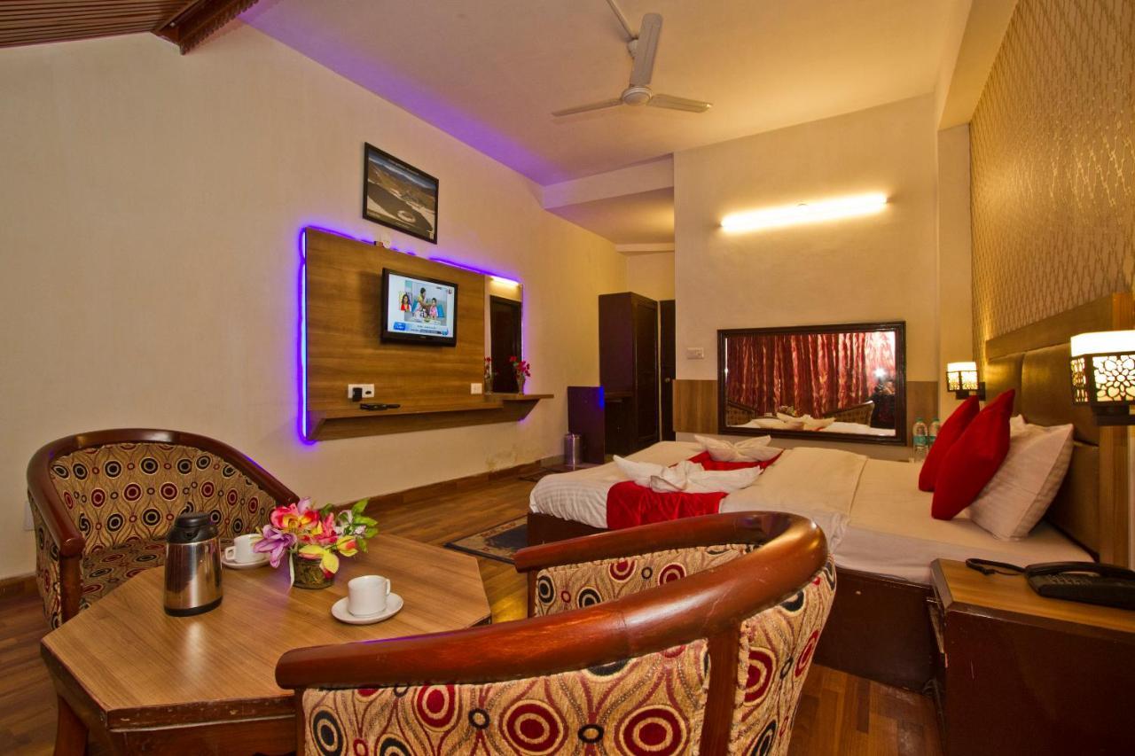 Hotel Sitara International Manāli Extérieur photo