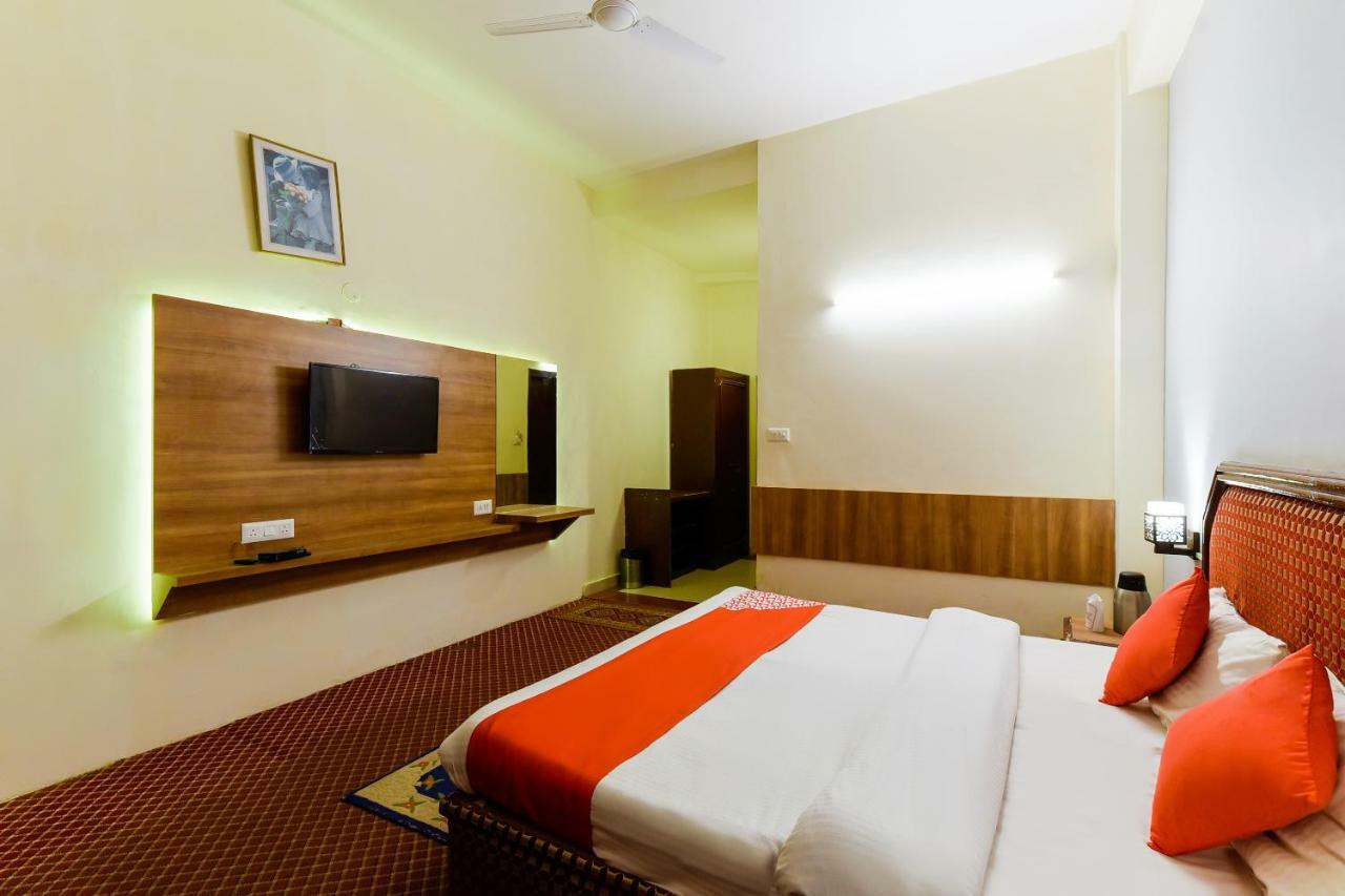 Hotel Sitara International Manāli Extérieur photo