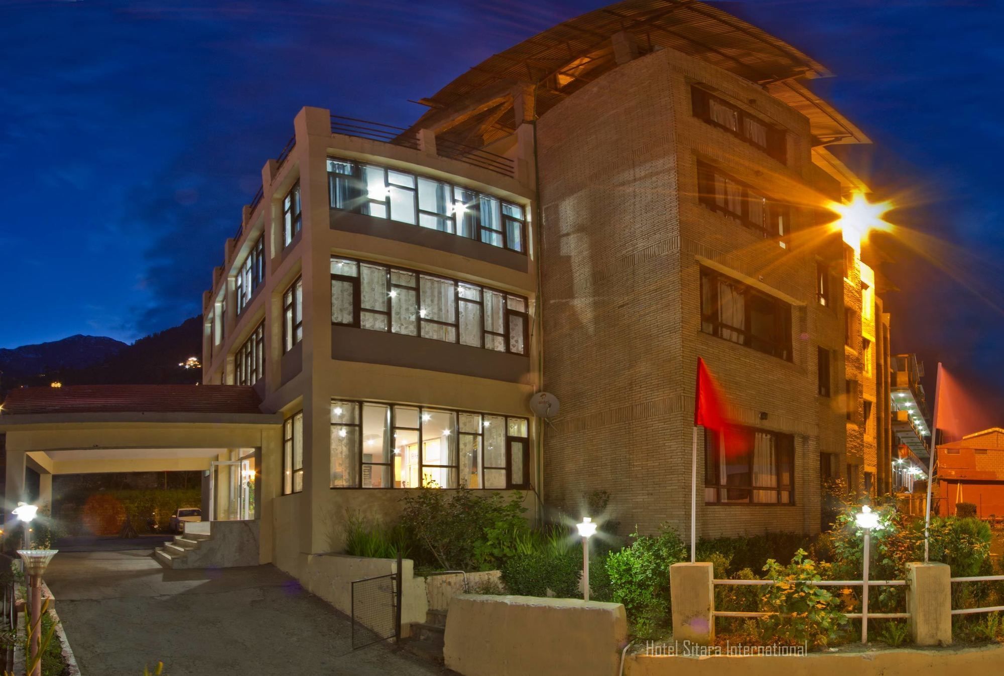 Hotel Sitara International Manāli Extérieur photo